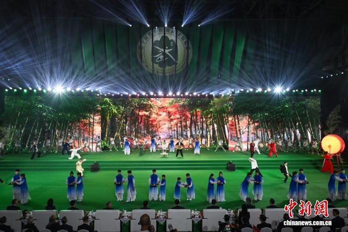 峨眉山开幕的第十届世界传统武术锦标赛揭幕，