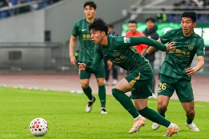 浙江队主场迎战申花 残阵申花难挡主场攻势