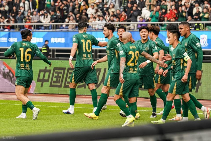 浙江队主场迎战申花 残阵申花难挡主场攻势