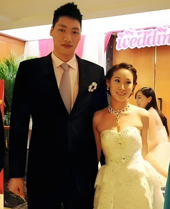 三度加冕CBA常规赛MVP的唐正东：从篮球巨星到球