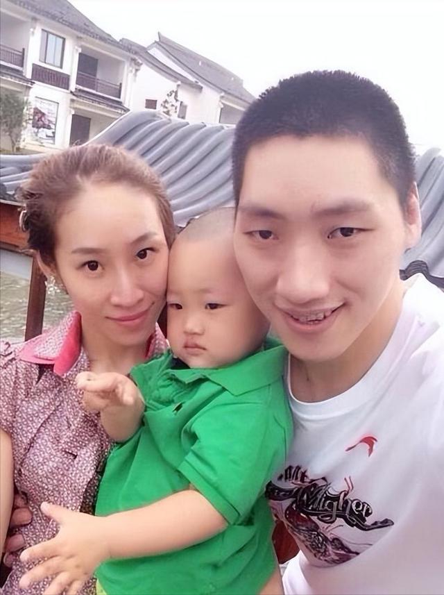 三度加冕CBA常规赛MVP的唐正东：从篮球巨星到球