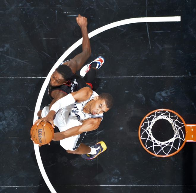 文班亚马逆袭登顶常规赛MVP榜首 数据全面碾压历