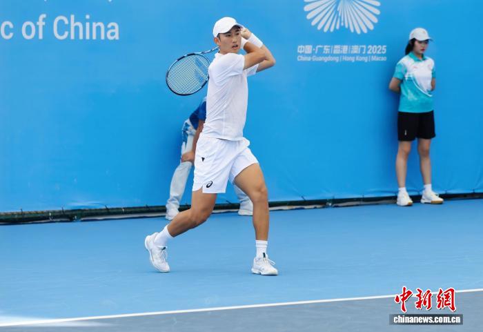 粤港澳全运会网球开拍,商竣程首秀斩获开门红
